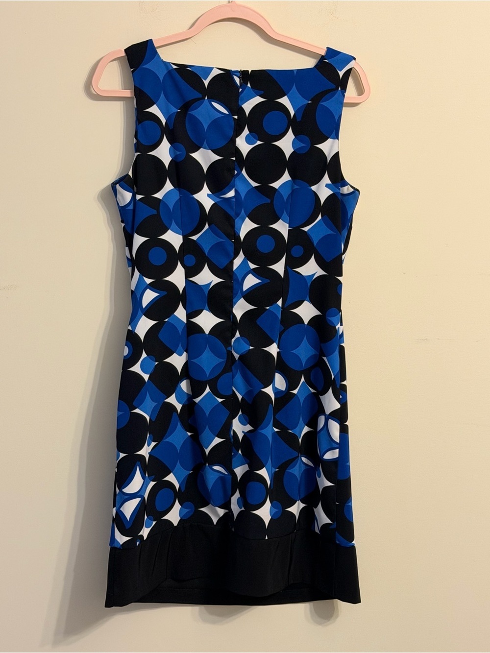 AB Studio Geometric Circle Shift Dress in Blue, Black, and White - Picture 4 of 4